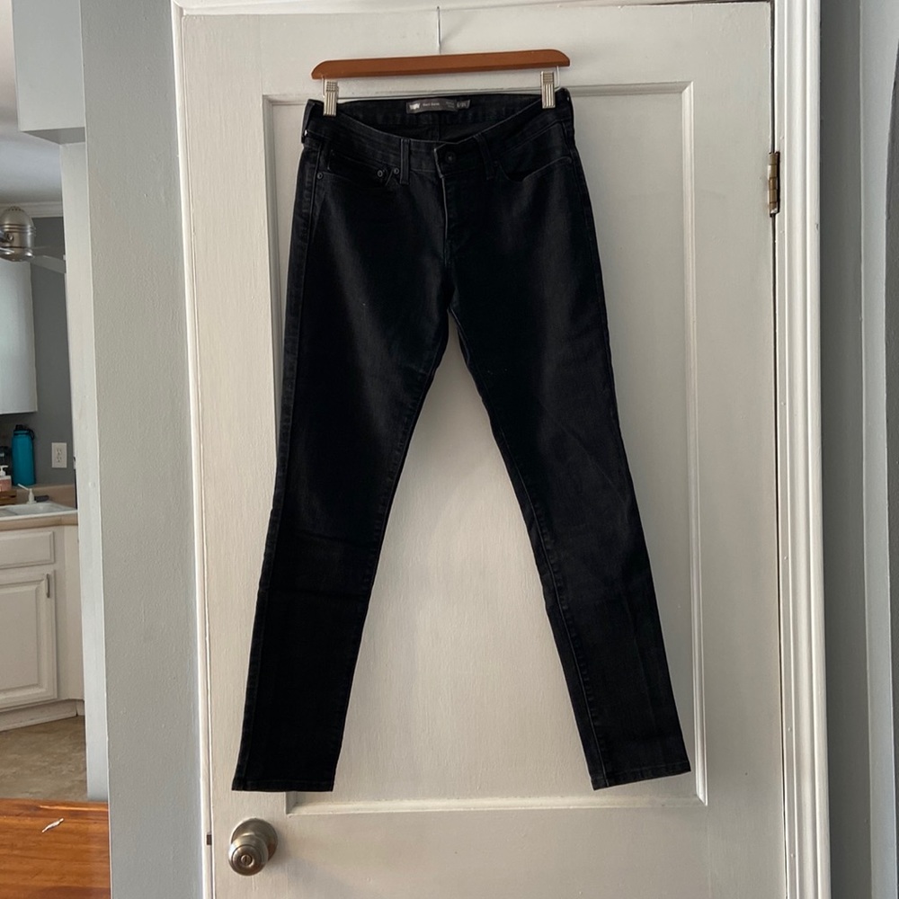 Levi’s mid rise black jeans